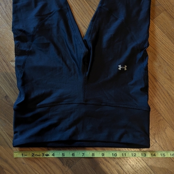 Under Armour Medium Black HEATGEAR Compression Capri Leggings w/‎ Mesh Panels - Picture 5 of 7